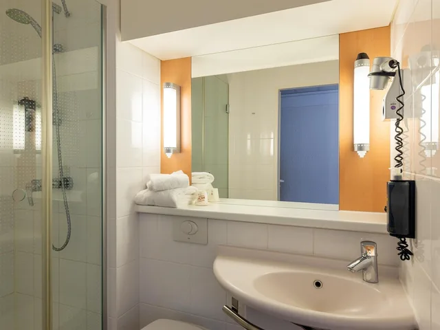 غرفة بسرير مزدوج، B&B Hotel Duisburg Hbf-Nord 9/10