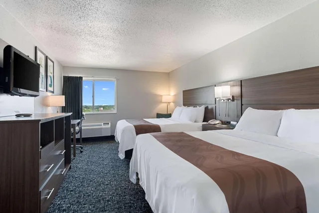 غرفة بسريرين كوين، Quality Inn & Suites Ferdinand 1/3