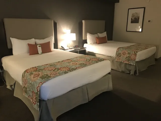 Coast, Comfort, 2 Queen Beds، Coast Kamloops Hotel And Conference Centre 1/5