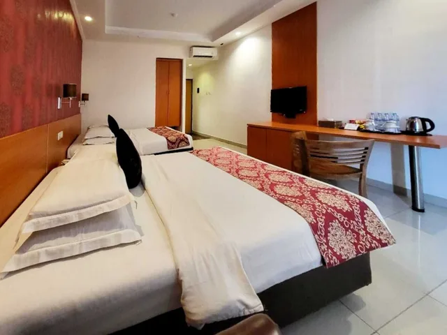 Family, 2 Double Beds, Hotel Marilyn Serpong - Tangerang Selatan 3/5