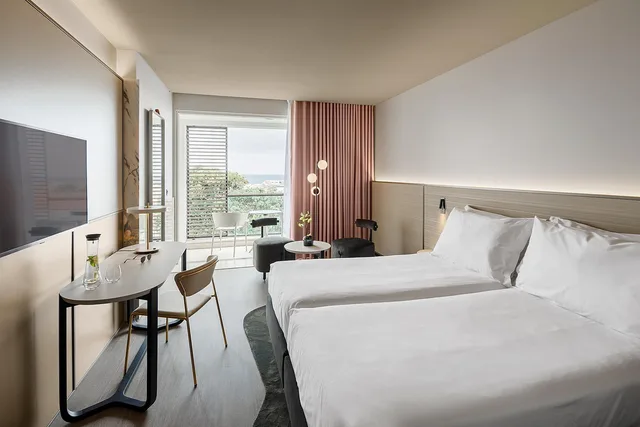 غرفة تنفيذية بسرير مزدوج بشرفة، Azoris Royal Garden - Leisure & Conference Hotel 1/2