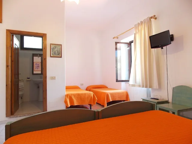 غرفة بسرير مزدوج وسرير فردي، Enis Monte Maccione 5/7