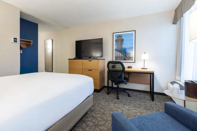 غرفة ديلوكس بسرير كوين، Drury Inn and Suites St Louis Airport 1/8