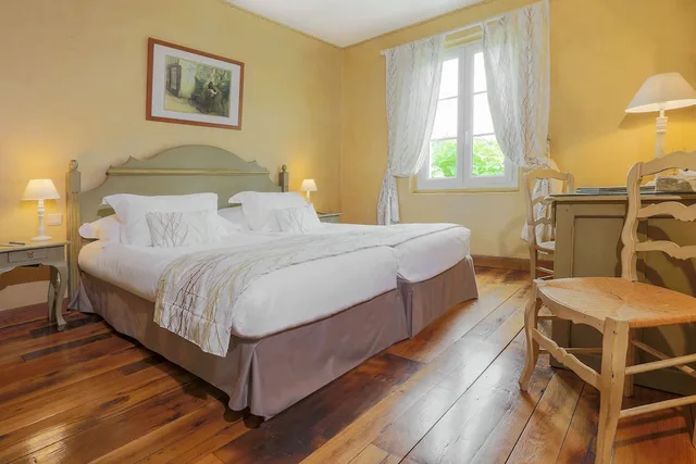 Standard, Queen Bed, LE PONT DE L OUYSSE 1/2