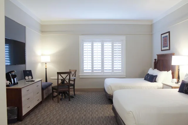 Room, 2 Queen Beds, Accessible, Carlisle Inn 3/3