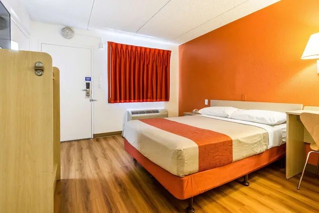 غرفة قياسية بسرير كوين، Motel6 Tempe, AZ – Phoenix Airport – Priest Dr 3/9