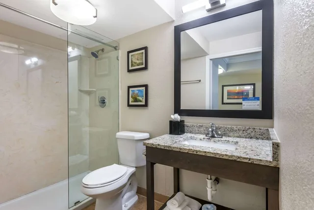 غرفة بسرير كينج لذوي الإعاقة، Comfort Inn and Suites Daytona Beach Oceanfront 3/3