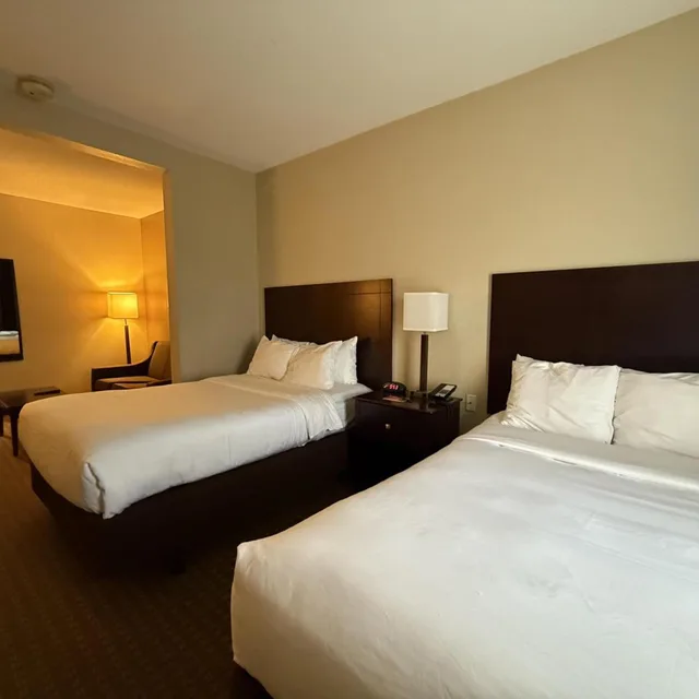 جناح بسريرين مزدوجين مع أريكة بحوض استحمام لذوي الإعاقة، SureStay by Best Western Marion 1/4