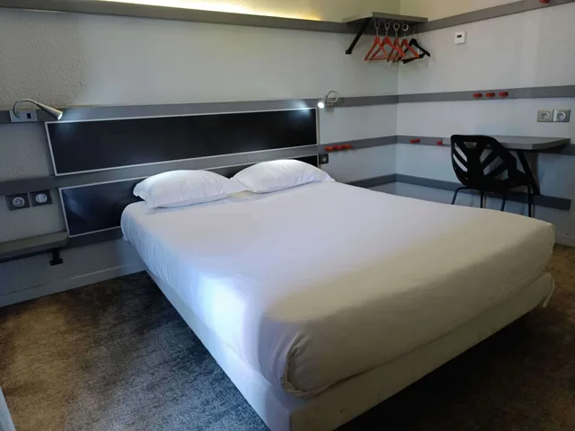 غرفة قياسية بسرير كوين وسرير مزدوج، Enzo Hotels Trappes by Kyriad Direct 5/10