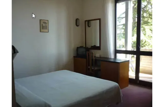 غرفة مفردة، Hotel Montecarlo 4/7