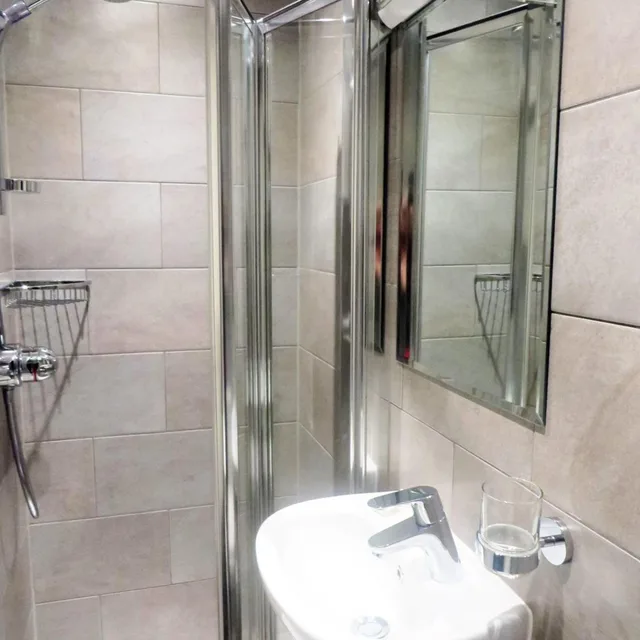 Room, Double Bed, Private Bathroom, Central Hotel 8/10