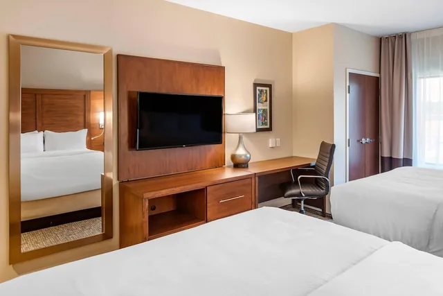 Standard, 2 Queen Beds, Accessible, Comfort Inn & Suites Clarkston Pine Knob Area 3/5