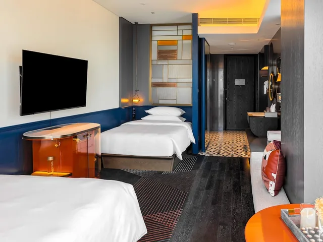 غرفة قياسية بسريرين مزدوجين، Hotel Indigo Zhuhai Xiangzhou by IHG 5/9
