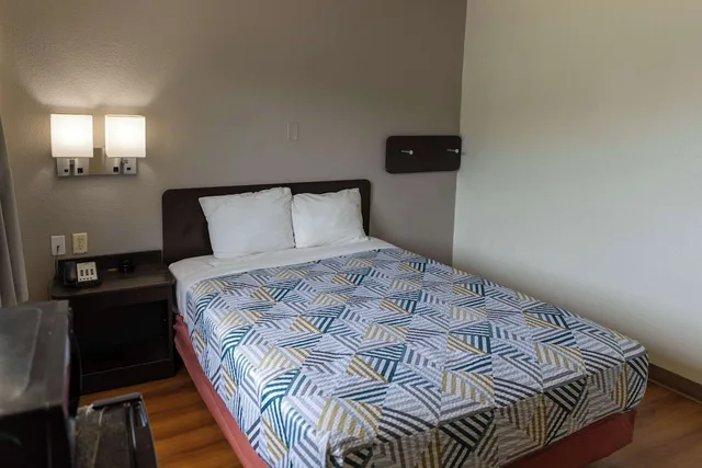 غرفة قياسية بسرير كوين، Motel6 Lufkin, TX 4/9