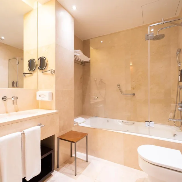 Petite, Terrace، Zinema 7 6/9