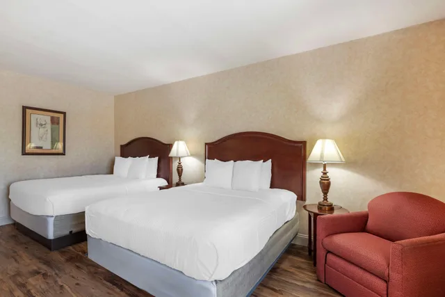 غرفة بسريرين كوين، Best Western Plus Steeplegate Inn 4/6