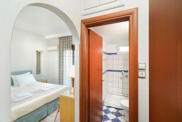 غرفة قياسية بسريرين منفصلين بإطلالة على البحر، Kamelia Hotel 6/6