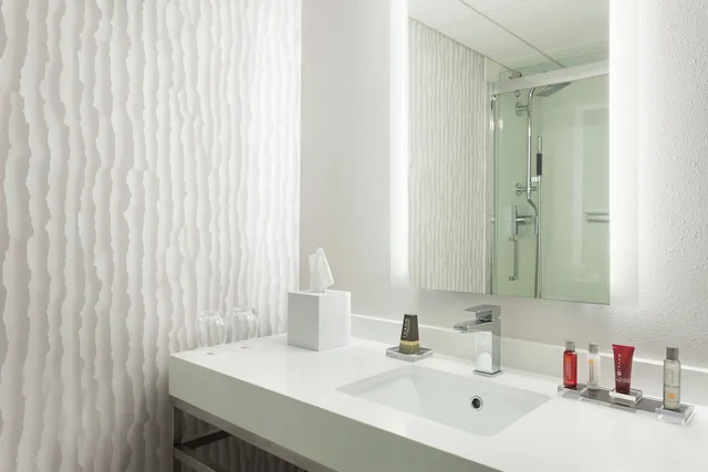 غرفة كلوب بسرير كينج، Marriott Miami Airport 5/6