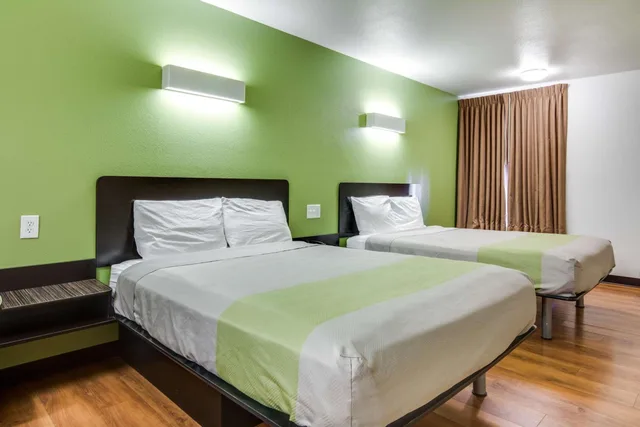 غرفة بسريرين كوين للمدخنين، Motel6 Longview Tx North 2/6