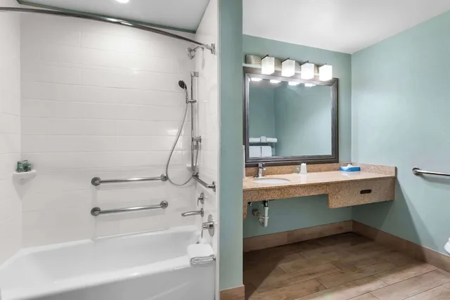غرفة قياسية بسرير كينج مع أريكة لذوي الإعاقة، Best Western Port Aransas TX 3/3