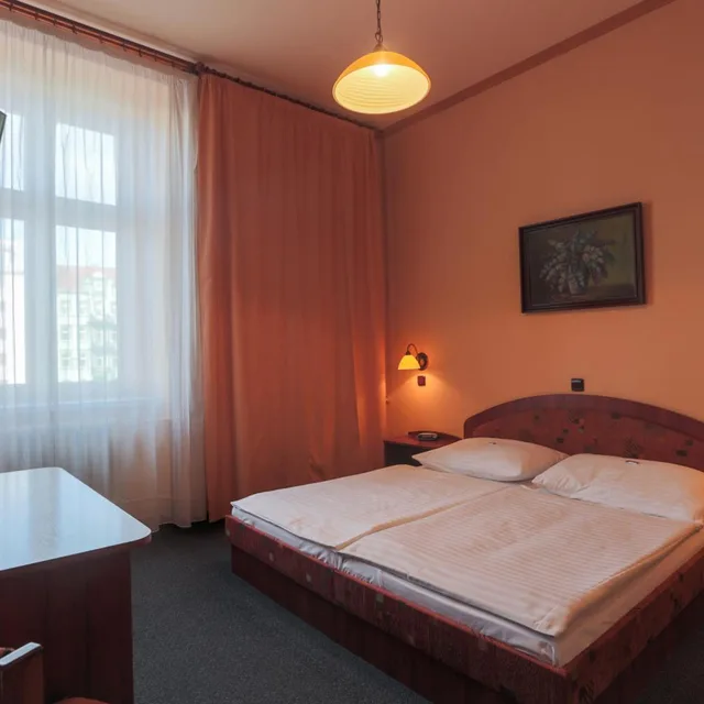 غرفة رباعية، Hotel Victoria 1/2