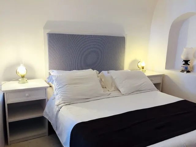Authentic, Residence, Queen Bed, Sofa، Aigialos Niche Residences & Suites 4/10