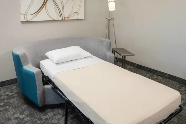 غرفة بسرير كينج، Courtyard Miami Airport 5/9
