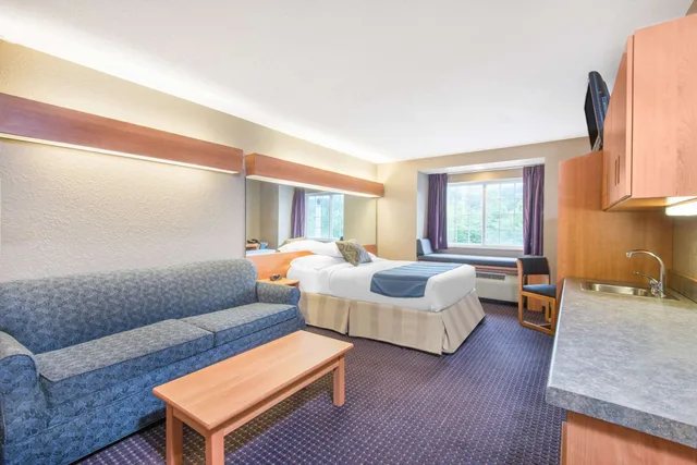 جناح بسرير كوين لذوي الإعاقة، Microtel Inn & Suites By Wyndham Hazelton/Bruceton Mills 2/2