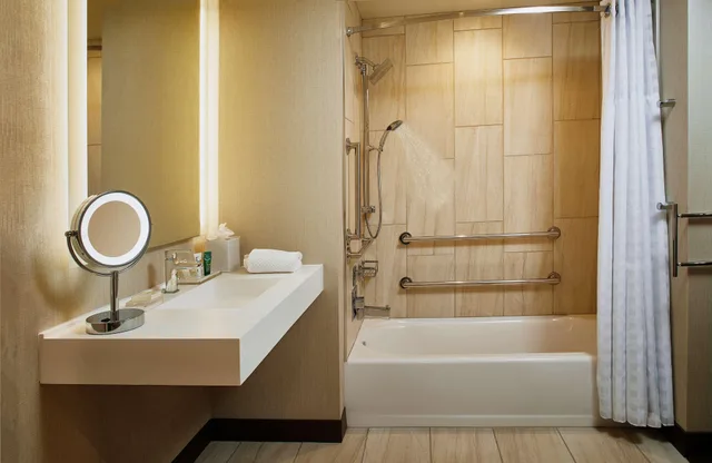 غرفة بإطلالة على البحيرة، Hilton Cleveland Downtown 3/3