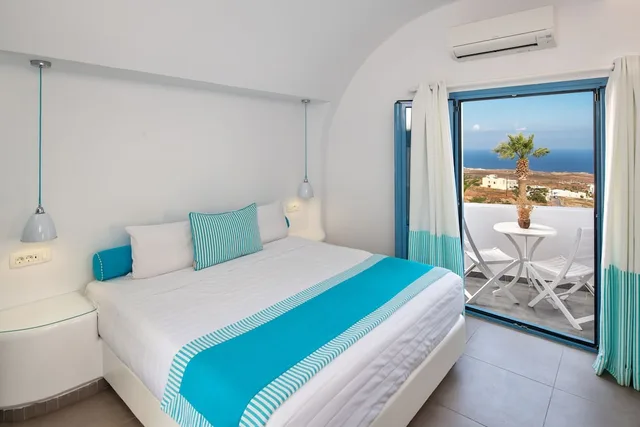 جناح بسرير كوين بجاكوزي، Evgenia Villas Amp Suites 1/7