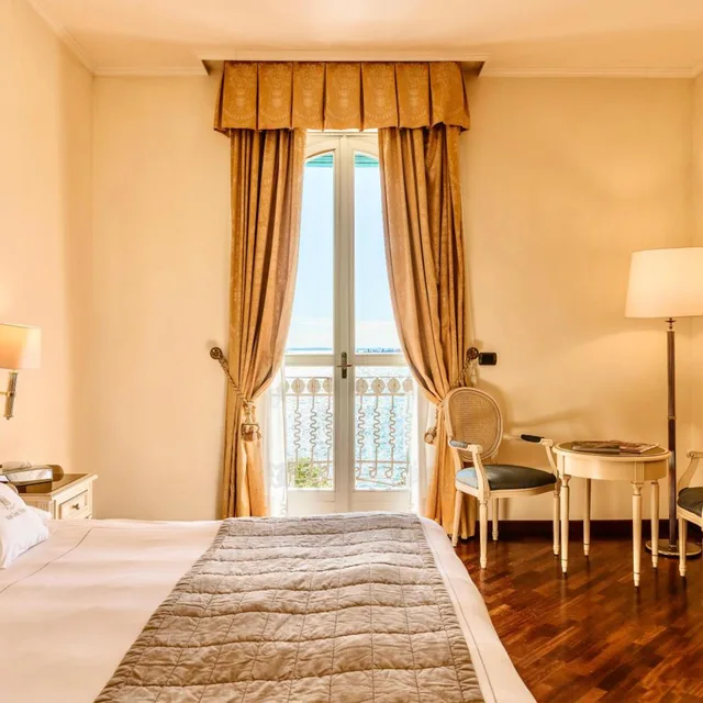 غرفة ثلاثية، Hotel Savoy Palace 5/8