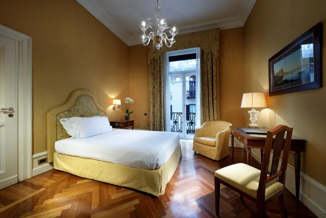 Connecting, Superior, Double Bed, Eurostars Hotel Excelsior 1/4