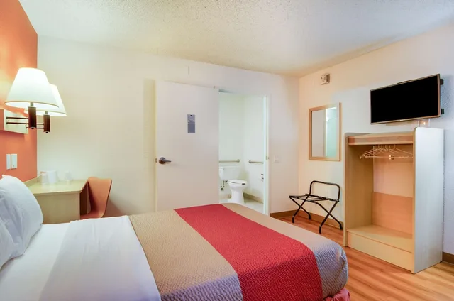 غرفة قياسية بسرير كوين، Motel6 Tacoma, WA - Fife 2/7