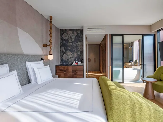 Swiss, Deluxe, Double Bed، Swissotel Tbilisi 1/9