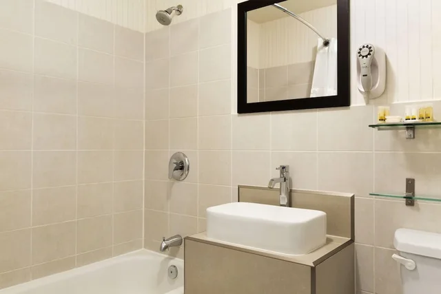 Room, King Bed, Days Inn Vermilion 3/3