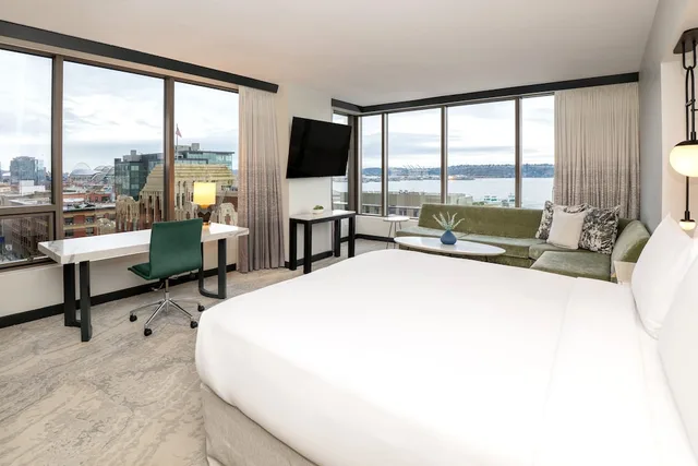 Room, King Bed, Water View, Corner، Hotel 1000 Seattle 1/7