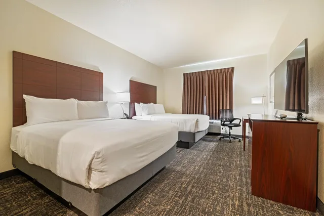 غرفة قياسية بسرير كوين، Cobblestone Hotel & Suites - Alpine 3/7