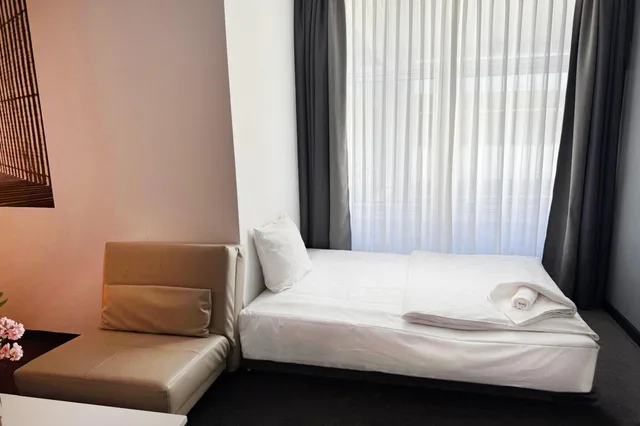 غرفة بريميوم عائلية بسرير كينج مع أريكة، Garner Hotel Berlin - Gendarmenmarkt by IHG 1/7