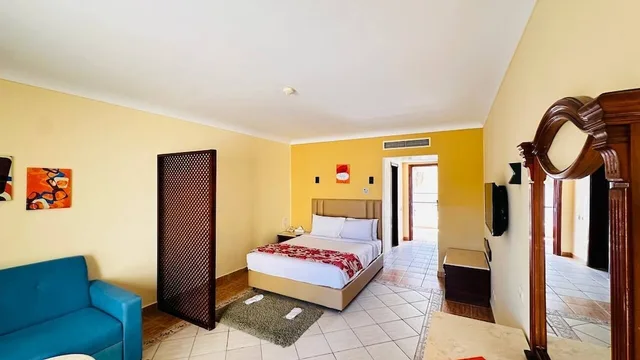 غرفة ملكية كلوب بسرير كوين بإطلالة على البحر، Regency Plaza Aqua Park Spa Resort 1/10