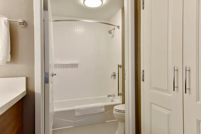 جناح بسرير كينج وسريرين كوين بغرفتي نوم، Staybridge Suites Waterloo - St. Jacobs Area 3/5
