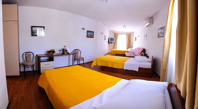 غرفة كومفورت ثلاثية بثلاثة أسرّة، Prvan Hotel 1/3