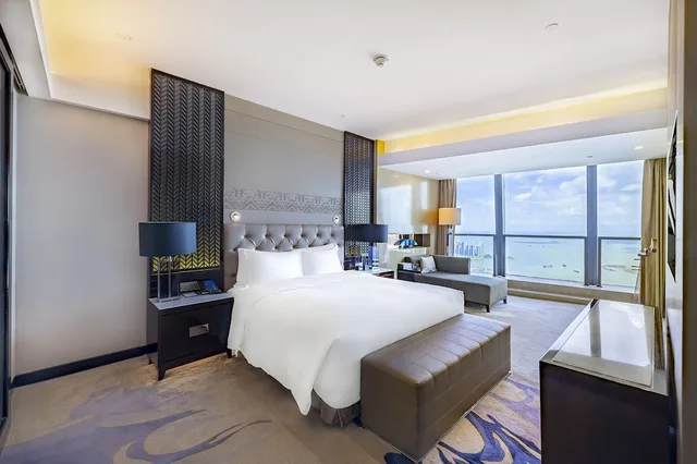 Suite, King Bed, Ocean View, Hilton Haikou Residences 1/4