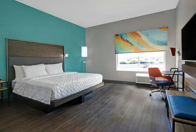 غرفة بسرير كينج، Tru by Hilton Austin Airport, TX 1/4