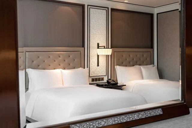room, 2 double beds, non smoking, THE ATHENEE HOTEL, A LUXURY COLLECTION HOTEL BANGKOK 3/4