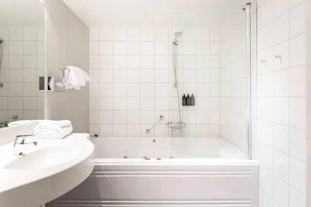 جناح بسرير مزدوج بشرفة مع أريكة، Home Hotel Bryggeparken 3/5