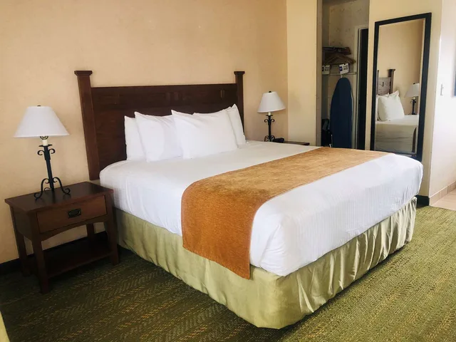 غرفة بسرير كينج بمطبخ، Lamplighter Inn Suites At Sdsu 1/2