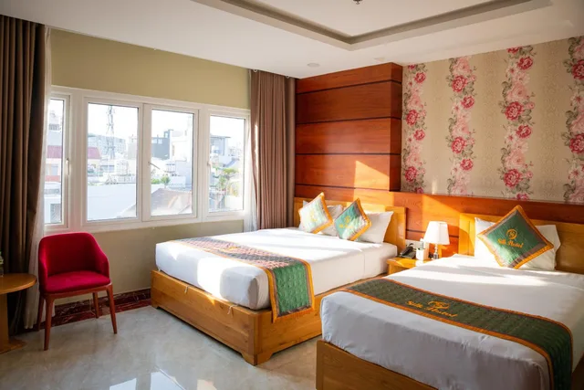 Family, RedDoorz Plus near Tan Son Nhat airport 2 1/1