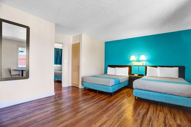 3 Full Beds - Suite, Non-Smoking، Motel6 Fort Bragg, CA 3/6