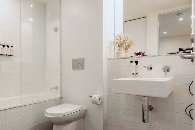 3 Bedrooms, Adjoining, Apartment, 3 King Beds, Punthill Williamstown 4/7