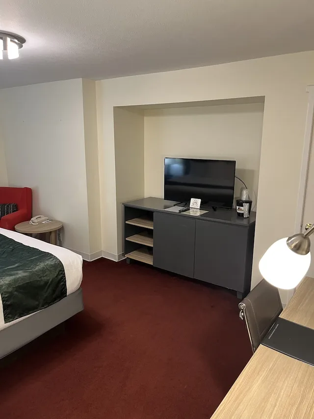 غرفة قياسية بسرير كينج، Pictured Rocks Inn & Suites 6/7